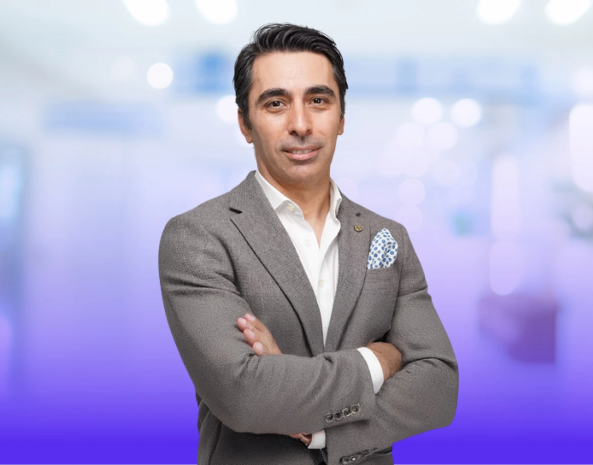  Özgür  Bultan